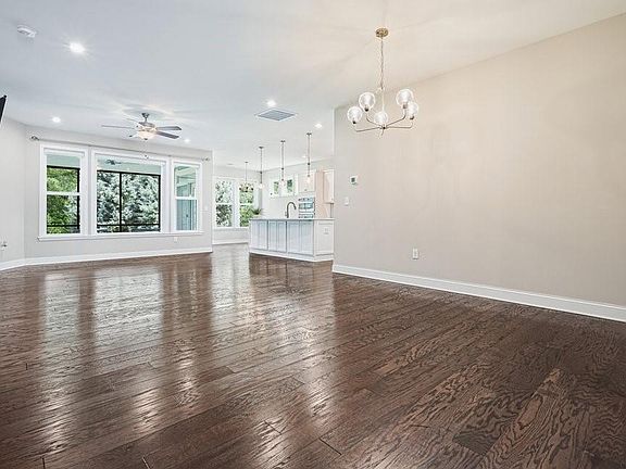 4th image of 209 Aspen Way