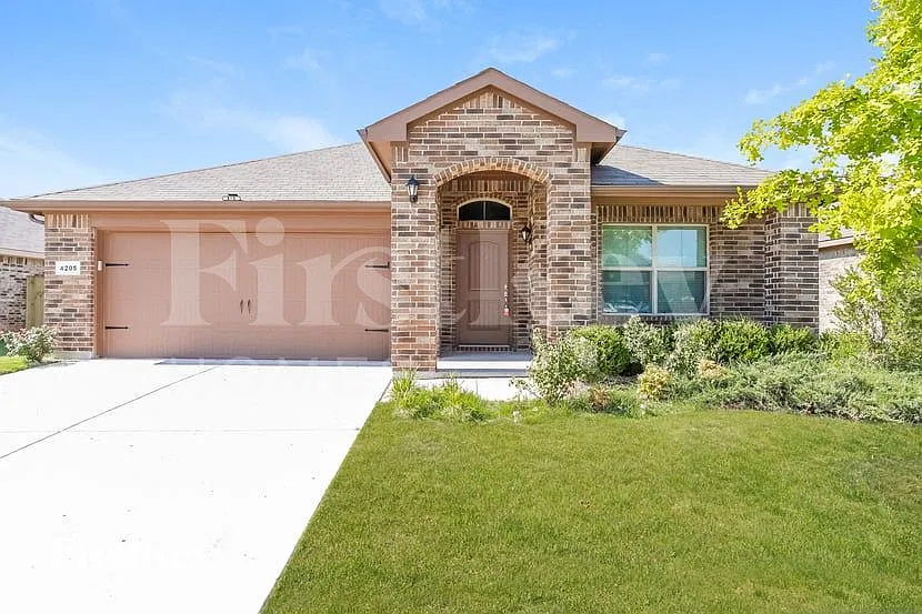 3 bed, 2.0 bath, 1700 sqft, $2,250 — Photo 1