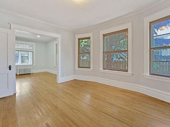 5th image of 757 Maryland Ave E