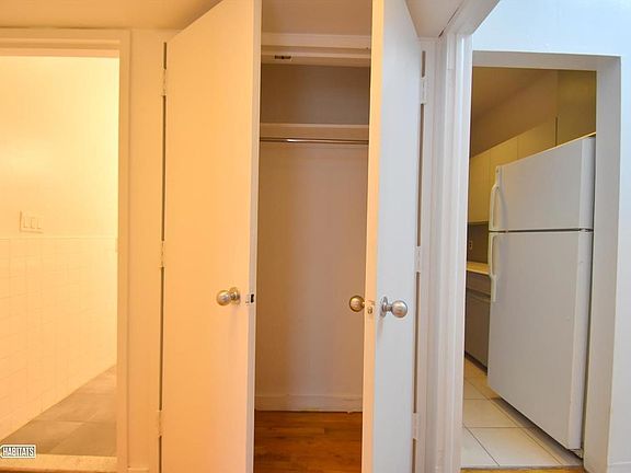5th image of 49 W 39th St APT 4A