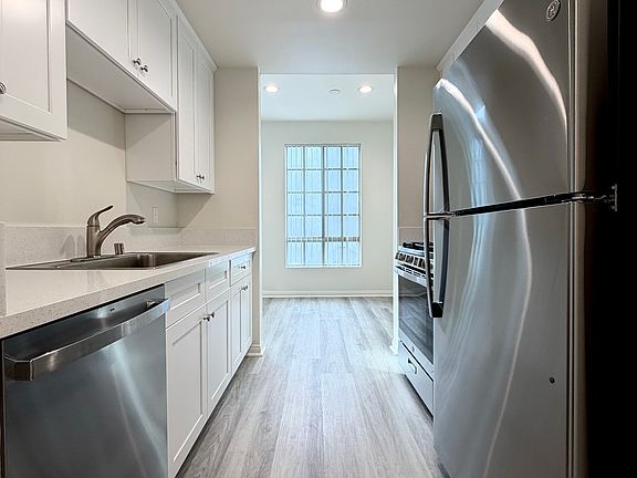 3rd image of 14562 Dickens St APT 204