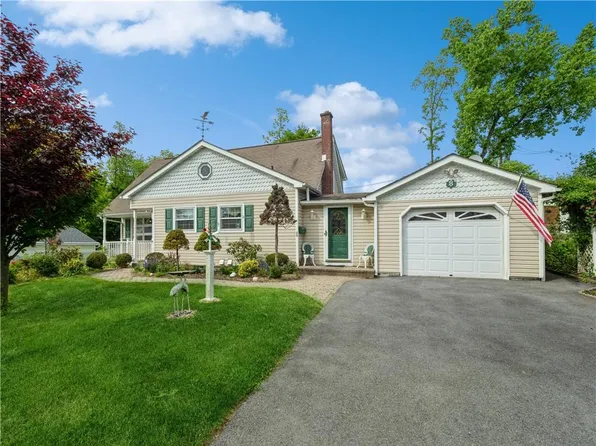 8 Brookside Drive, Wappingers Falls, NY 12590