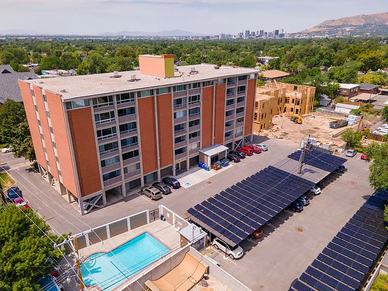 Irving Heights Apartments — Photo 60
