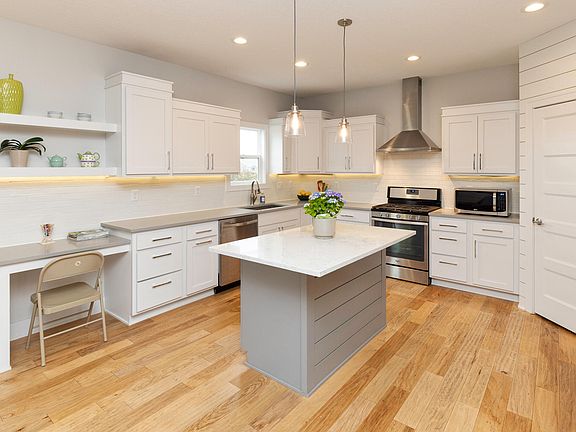 5th image of 1416 NW Pine View Cir