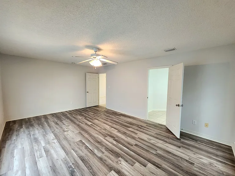 2704 Hampton Park Cir — Photo 16