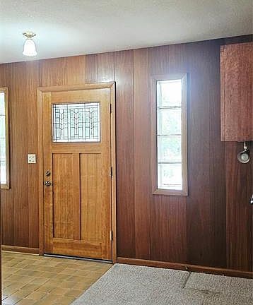 3rd image of 910 S 12th St