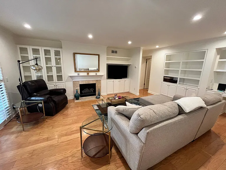 1910 Pelham Ave #4 — Photo 10