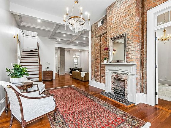3rd image of 520 Burgundy St
