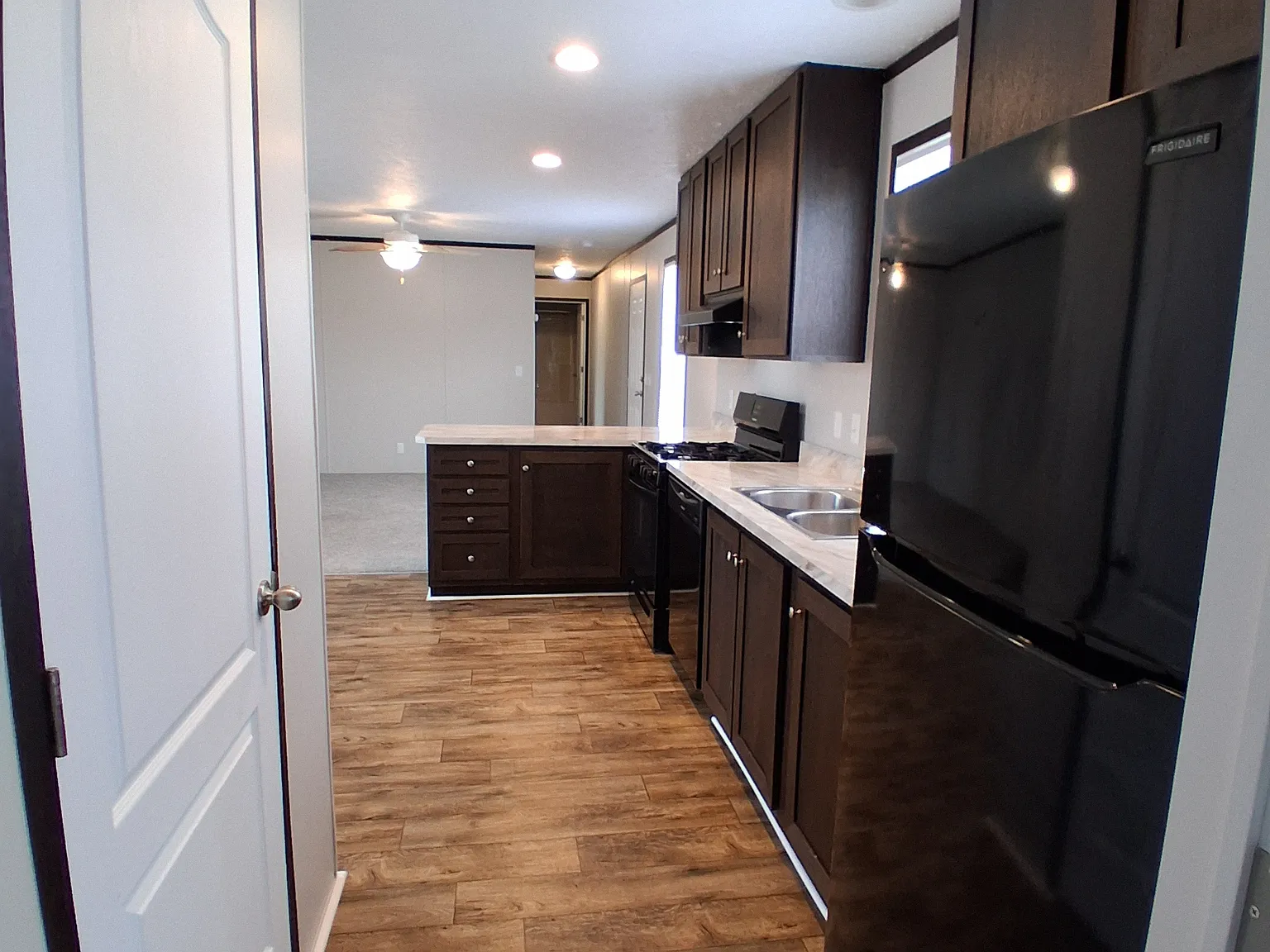 3 bed, 1056 sqft, $979 — Photo 2