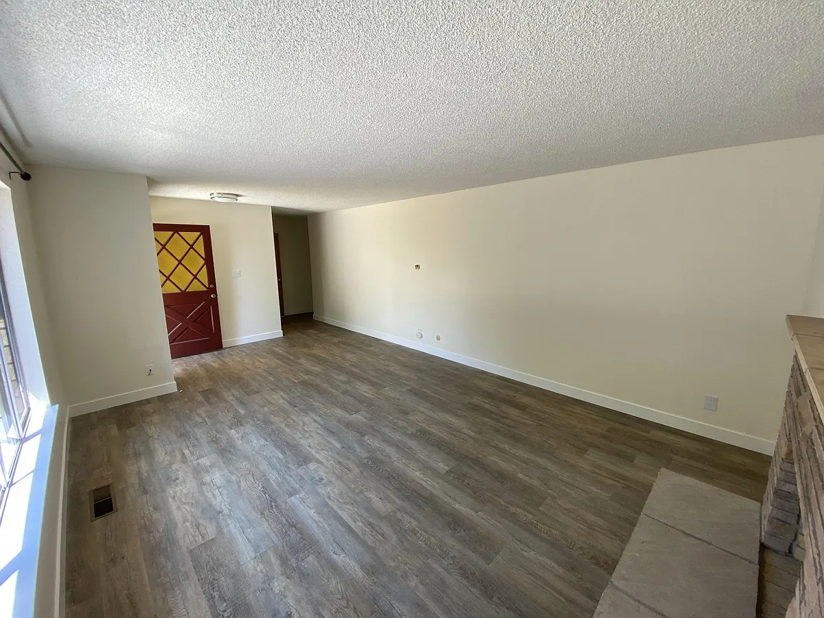 Building Photo - 148 Suburbia Ave