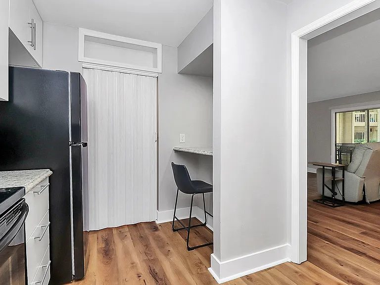 1001 Churchill Downs Ct #J — Photo 20