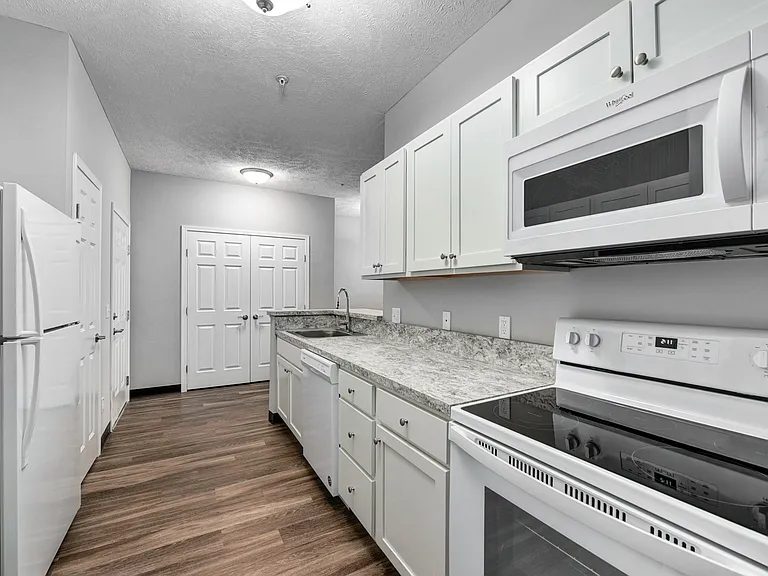 Aquamarine Apartments — Photo 40