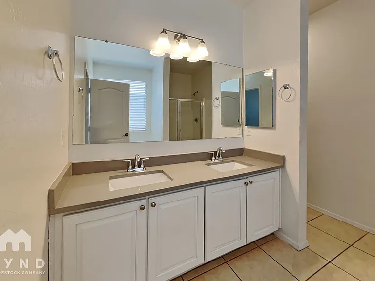 6834 S 30th Ln — Photo 11