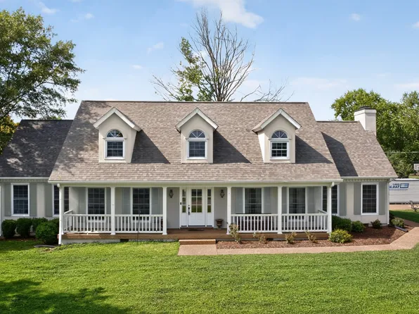 110 Applewood Valley Dr, Hendersonville, TN 37075