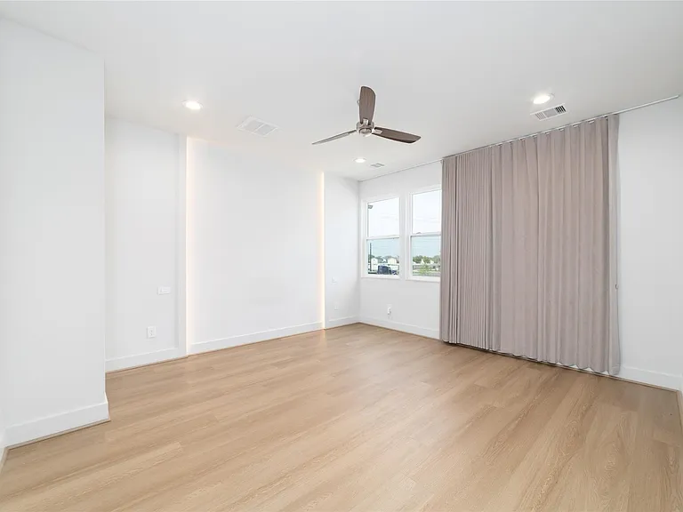 3007 Ventas Dr — Photo 25