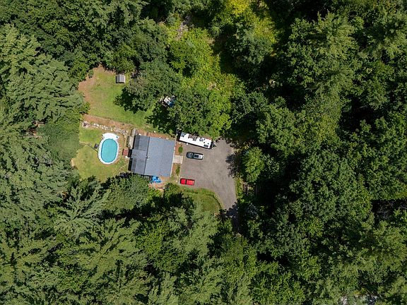 3rd image of 108 Old Bennington Road