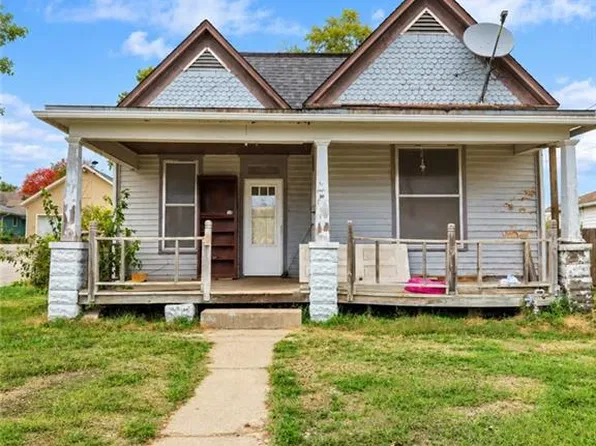 405 W Chestnut St, Savannah, MO 64485