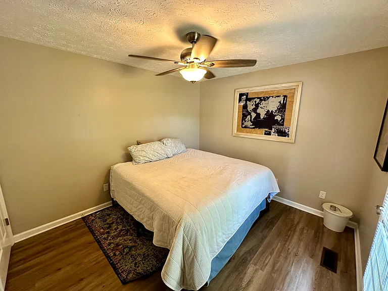10117 Wolf Den Ln — Photo 16