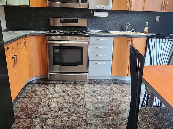 2nd image of 33 Oceanic Ave #1