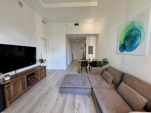 5th image of 121 NE 34th St #601