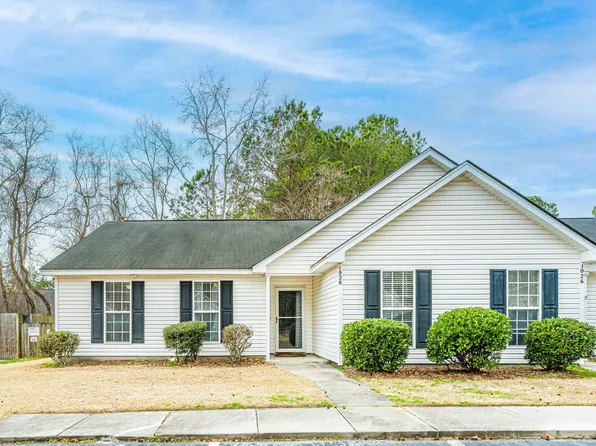 1028 Longview Dr, Goose Creek, SC 29445