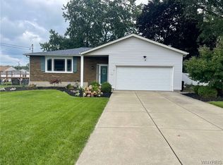 7612 Greenview Rd, Niagara Falls, NY 14304