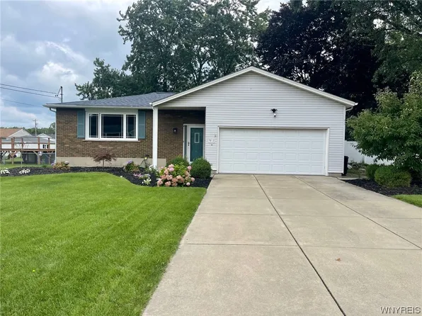 7612 Greenview Rd, Niagara Falls, NY 14304