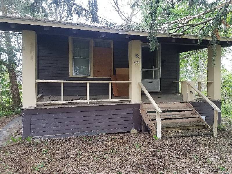 1st image of 219 Crippen Ave
