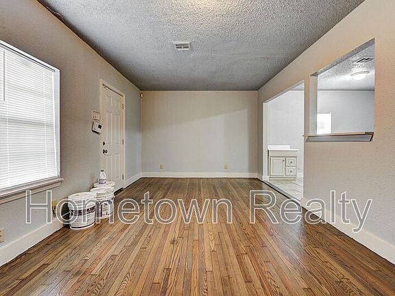 5th image of 2114 N Bath Ave