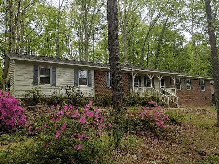 3 bed, 2.0 bath, 1634 sqft, $1,795 — Photo 1