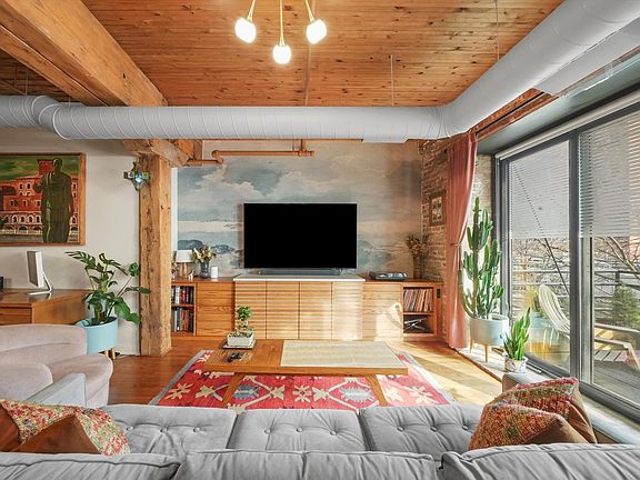 3rd image of 1525 S Michigan Ave APT 204