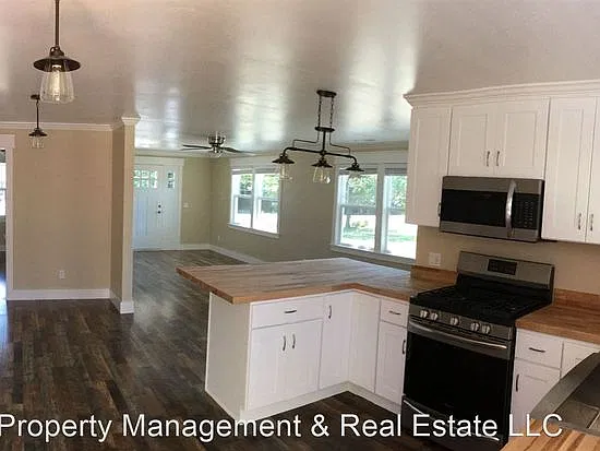 3 bed, 1.5 bath, 1088 sqft, $3,425 — Photo 3
