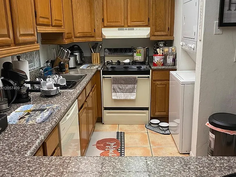 10000 NW 80th Ct #2357 — Photo 8