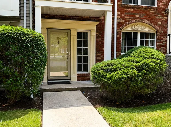 216 Sapphire Lane, Franklin Park, NJ 08823