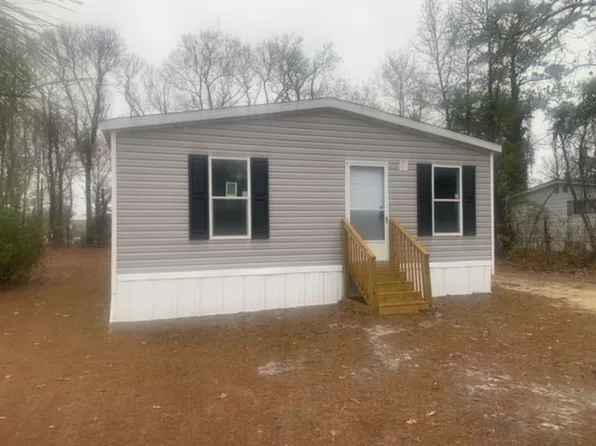 460 Lake Dr, Richlands, NC 28574