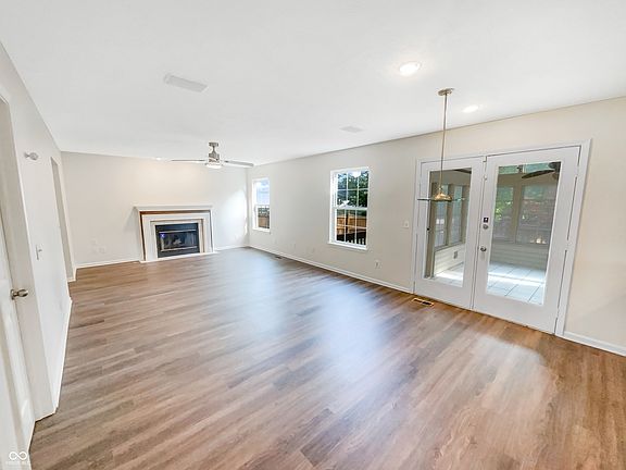 3rd image of 2121 Napa Cir