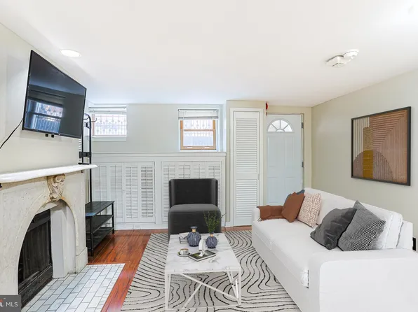 1017 Spruce St APT A, Philadelphia, PA 19107