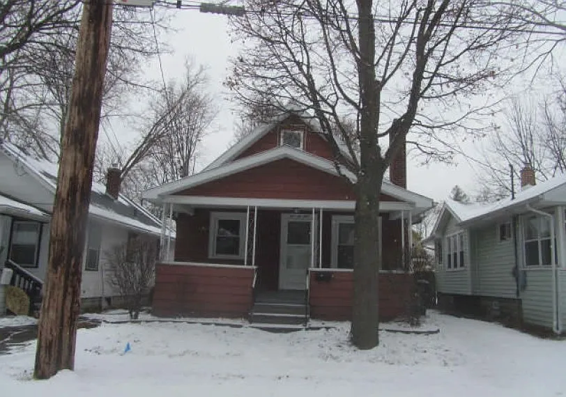 529 Woodrow Ave photo 1