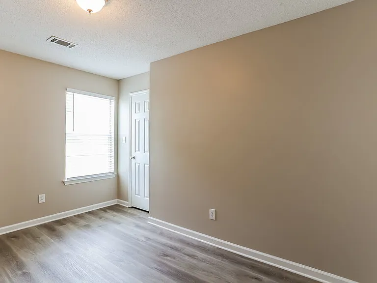 7317 Essex Dr — Photo 16