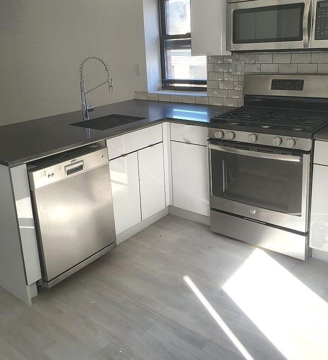 1st image of 220 Kosciusko St #3D