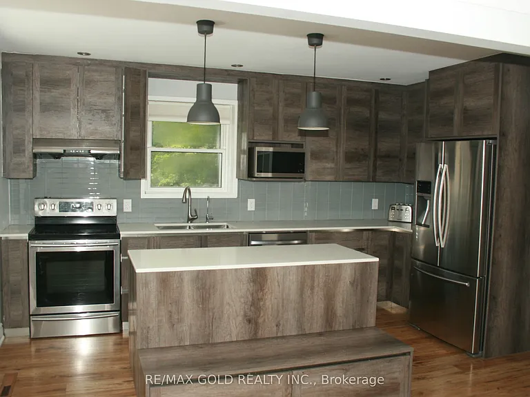 1124 Kent Ave — Photo 8