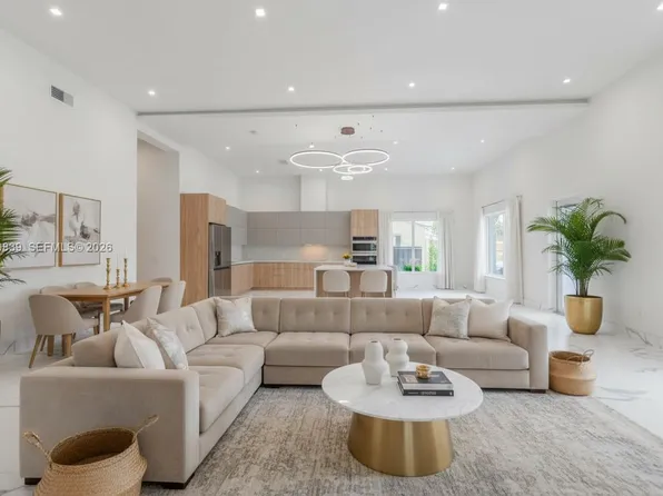 635 SW 9th St, Hallandale, FL 33009