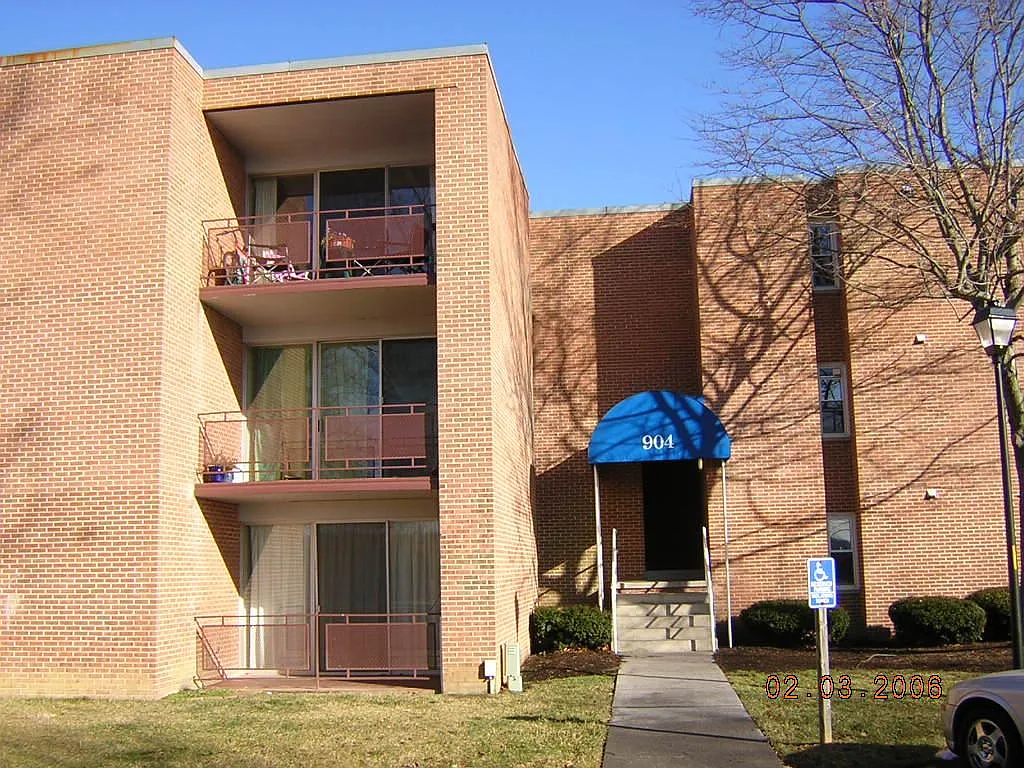 Building Photo - 904 Brightwood Manor Dr