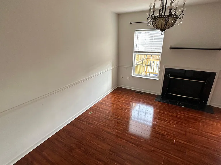 1318 Wilcox Ave — Photo 4