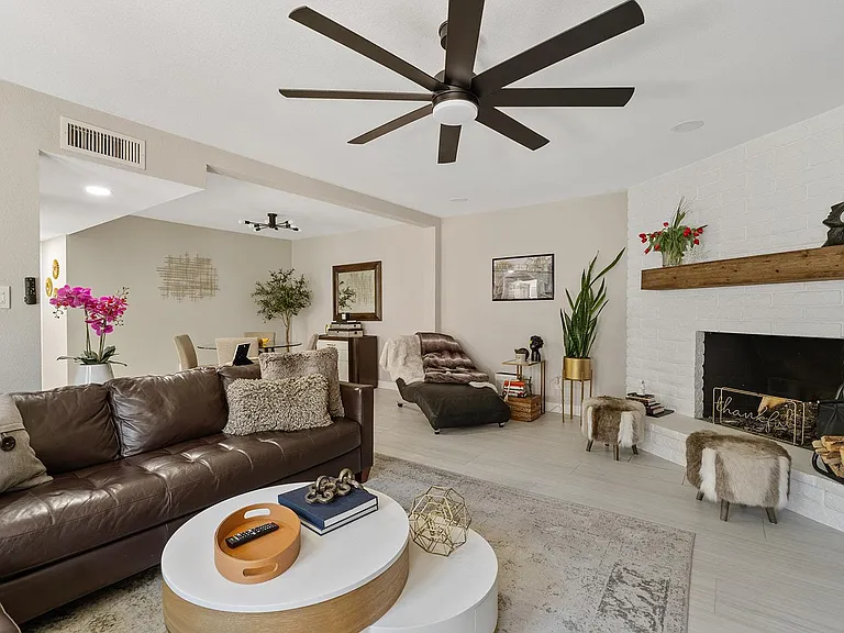 623 E Royal Palm Sq S — Photo 8