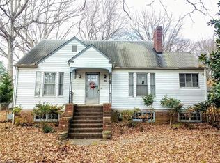 636 N Peace Haven Rd, Winston Salem, NC 27104