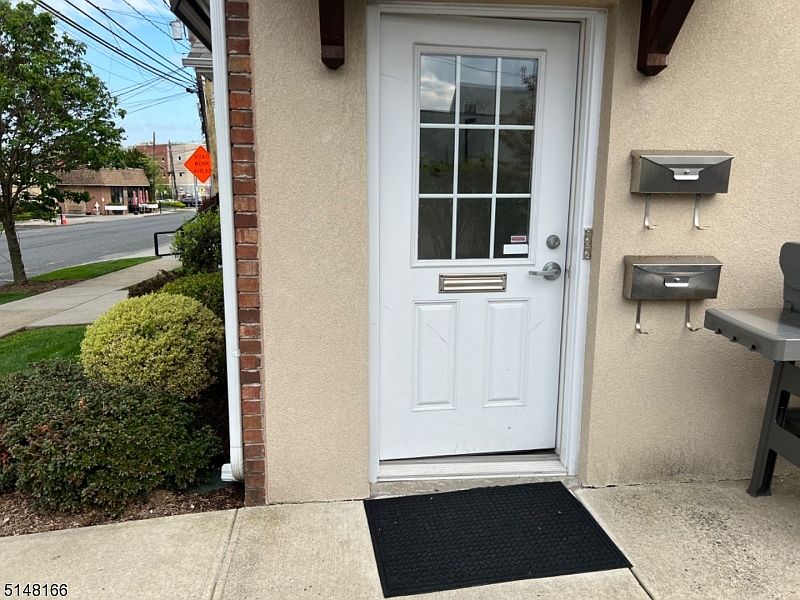 1st image of 220 Elmer St