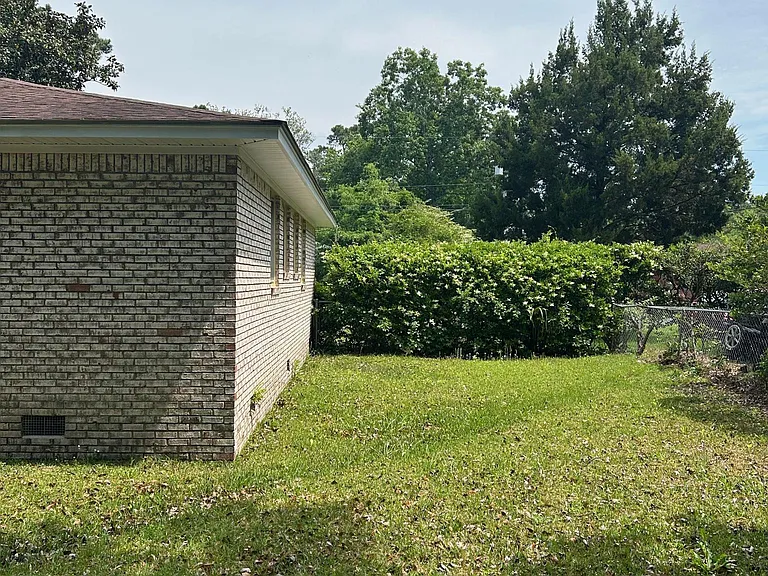 1818 Saint Julian Dr — Photo 15
