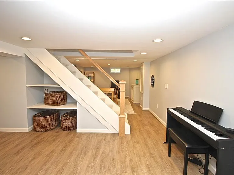 139 Coggeshall Ave — Photo 36