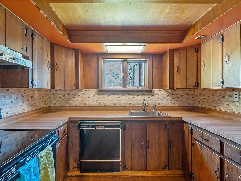 6555 Woodchuck Hill Rd — Photo 22